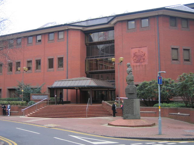 Images Wikimedia Commons/6 David Stowell Queen_Elizabeth_Law_Courts Birmingham UK.jpg